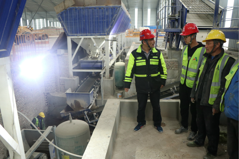 王伟震照片_meitu_2.jpg 王伟震照片_meitu_2.jpg