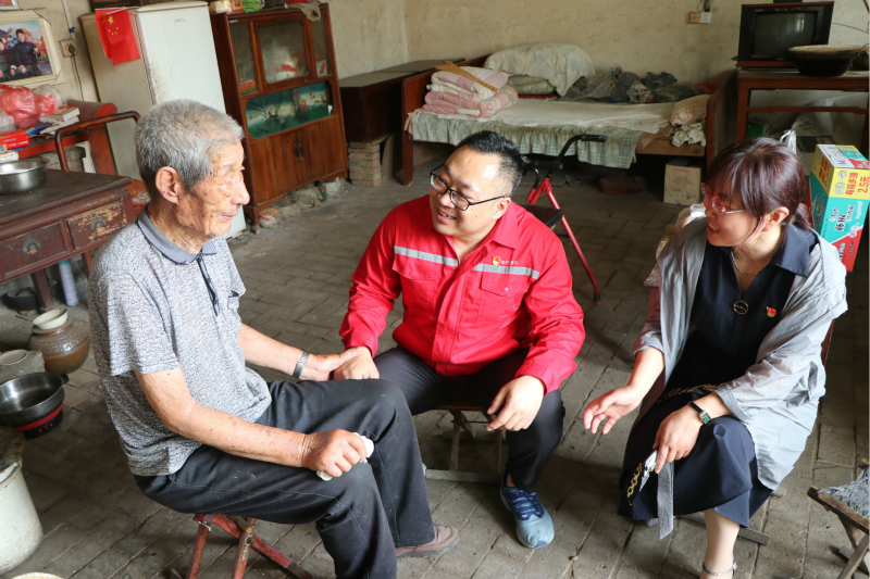 看望老党员_meitu_3.jpg